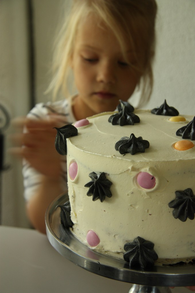 cake decorator