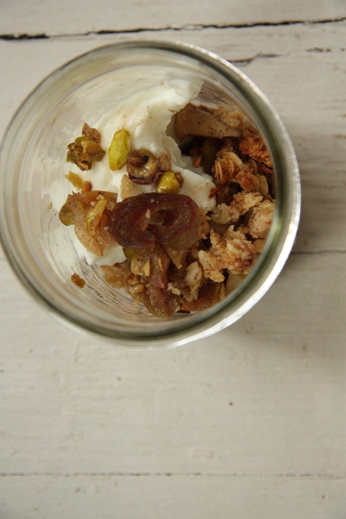 apple date pistachio crumble