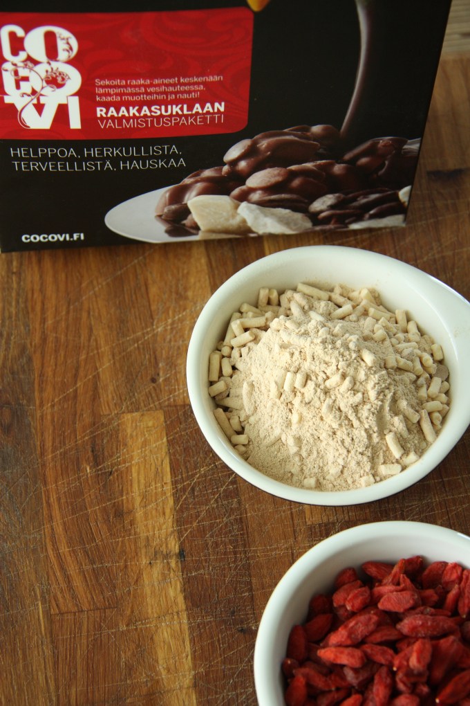 making raw chocolate