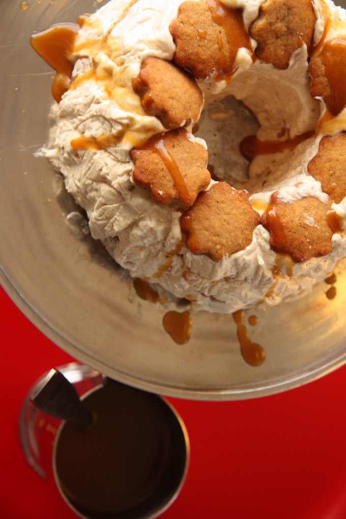 gingerbread icecream and caramel sauce 2