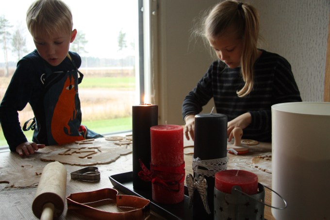 piparitalkoot making gingerbread
